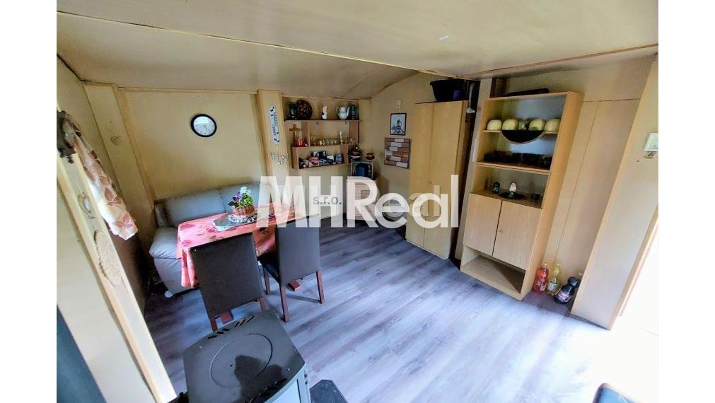 KYSAK rovinatý pozemok s chatkou v v blízkosti obce