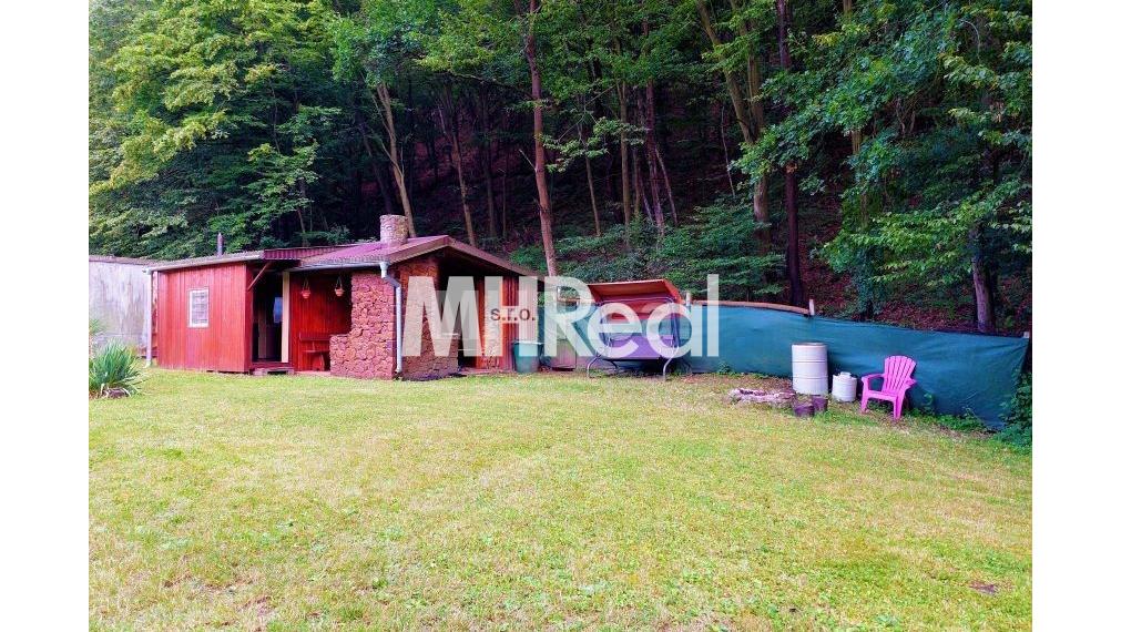 KYSAK rovinatý pozemok s chatkou v v blízkosti obce