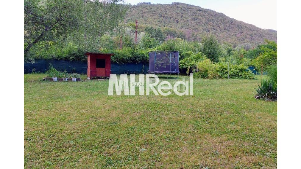 KYSAK rovinatý pozemok s chatkou v v blízkosti obce