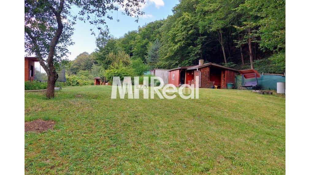 KYSAK rovinatý pozemok s chatkou v v blízkosti obce