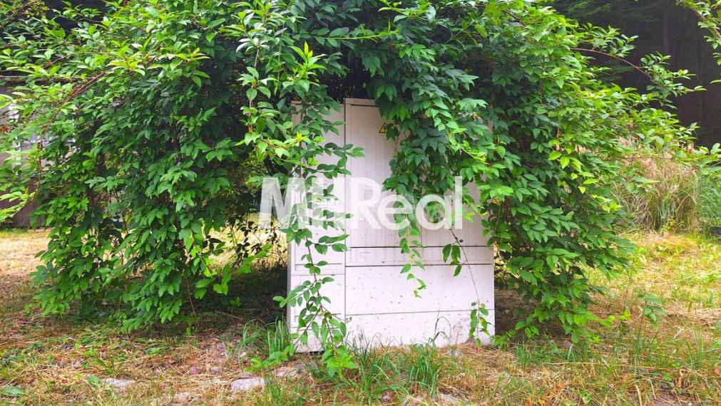 KYSAK rovinatý pozemok s chatkou v v blízkosti obce