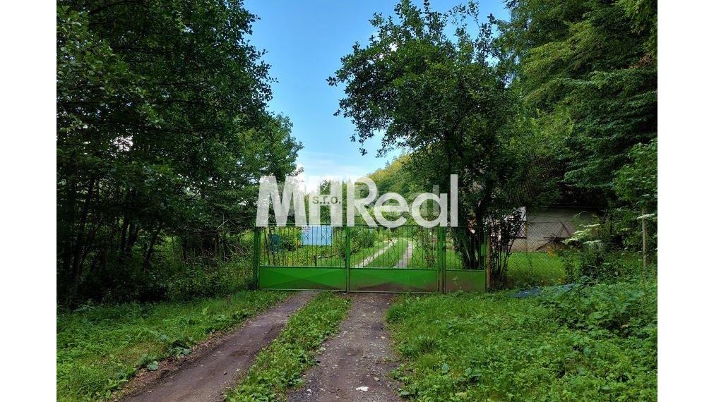 KYSAK rovinatý pozemok s chatkou v v blízkosti obce