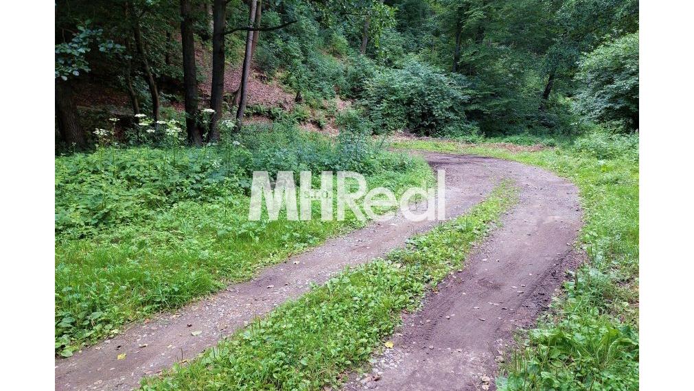 KYSAK rovinatý pozemok s chatkou v v blízkosti obce