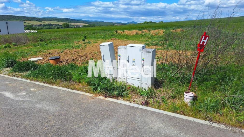 ROZHANOVCE - lukratívny Stavebný poz. komplet siete 758 m2