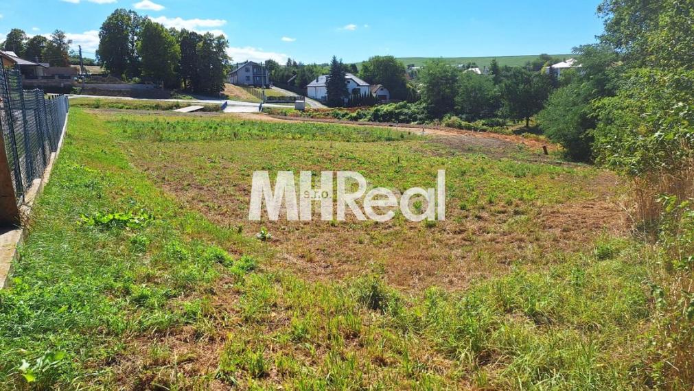 CHRASTNÉ - pozemok so stavebným povolením Tichá lokalita