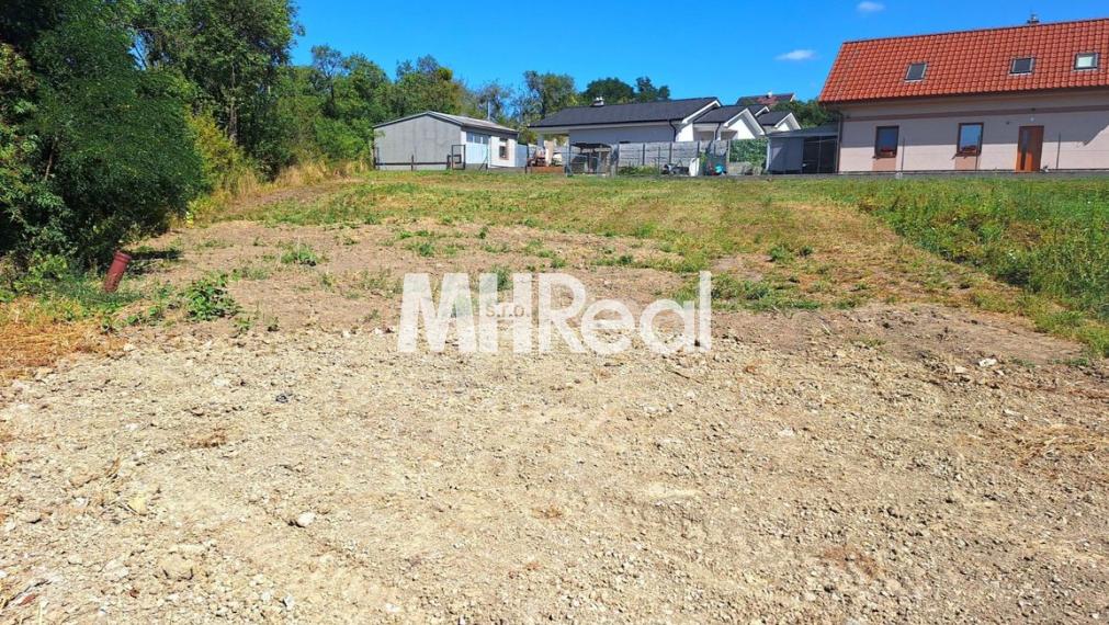 CHRASTNÉ - pozemok so stavebným povolením Tichá lokalita