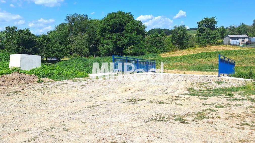 CHRASTNÉ - pozemok so stavebným povolením Tichá lokalita