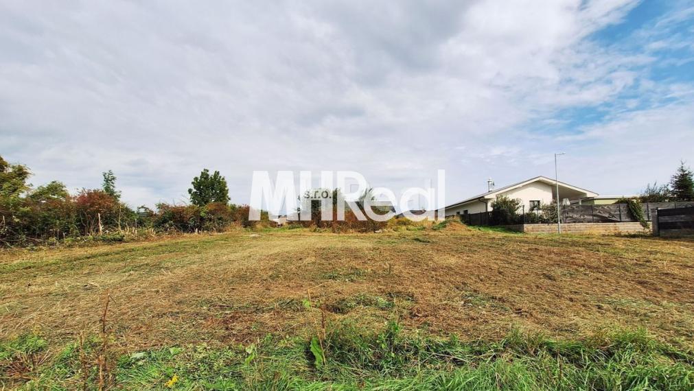 VAJKOVCE - pekný stavebný pozemok o výmere 898 m2