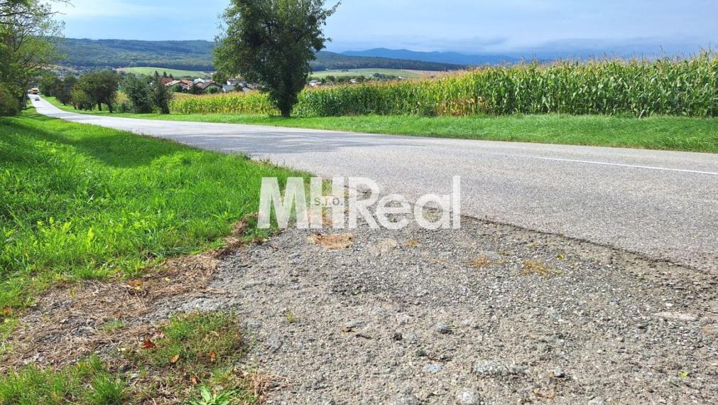 VAJKOVCE - pekný stavebný pozemok o výmere 898 m2