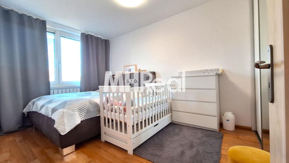 Predaný - ROSNÁ - Juh Kompletne zrek. 4 izbový byt v blízkosti Centra mesta