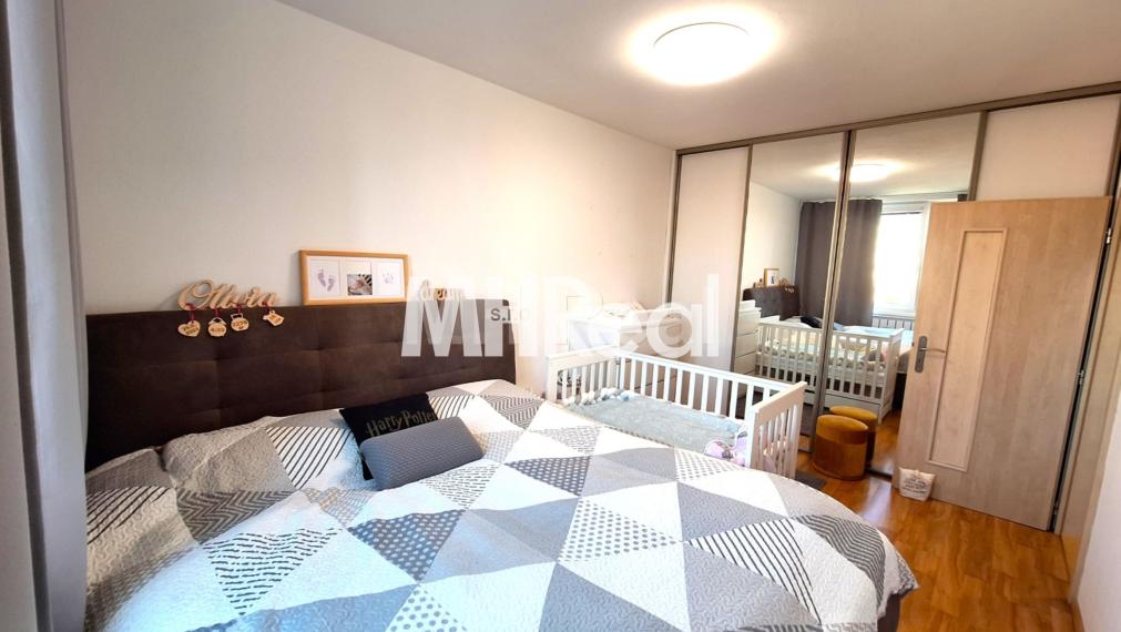 Predaný - ROSNÁ - Juh Kompletne zrek. 4 izbový byt v blízkosti Centra mesta