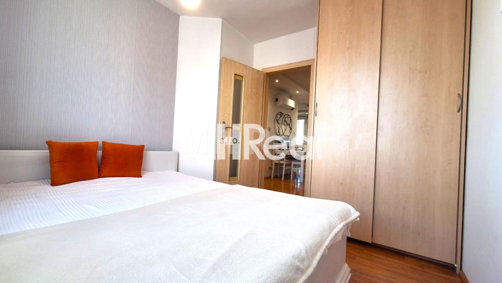 Predaný - ROSNÁ - Juh Kompletne zrek. 4 izbový byt v blízkosti Centra mesta