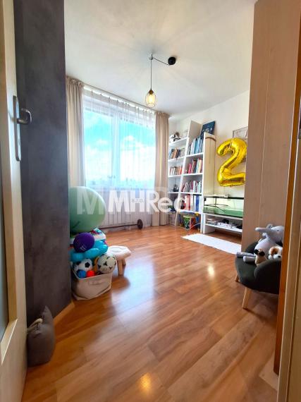 Predaný - ROSNÁ - Juh Kompletne zrek. 4 izbový byt v blízkosti Centra mesta