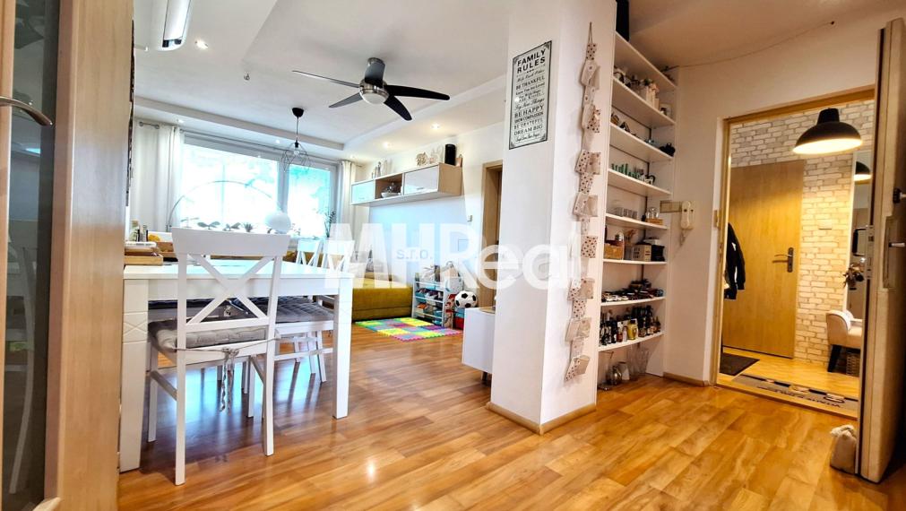 Predaný - ROSNÁ - Juh Kompletne zrek. 4 izbový byt v blízkosti Centra mesta