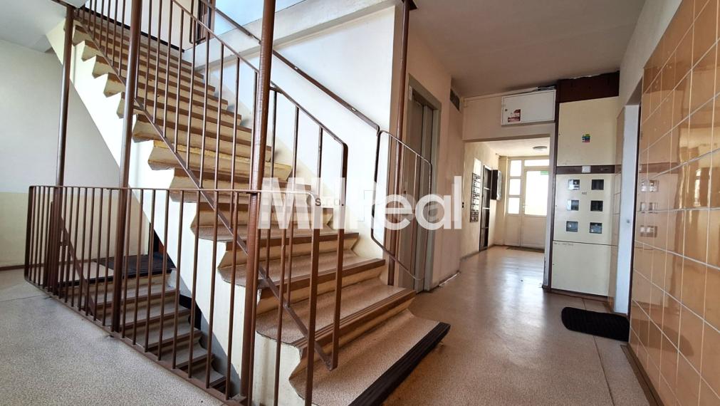 Predaný - ROSNÁ - Juh Kompletne zrek. 4 izbový byt v blízkosti Centra mesta