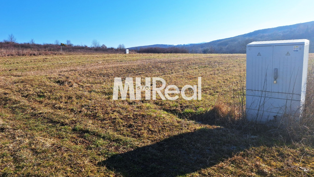 BYSTER - Sady nad Torysou stavebný pozemok v novej časti obce 914 m2