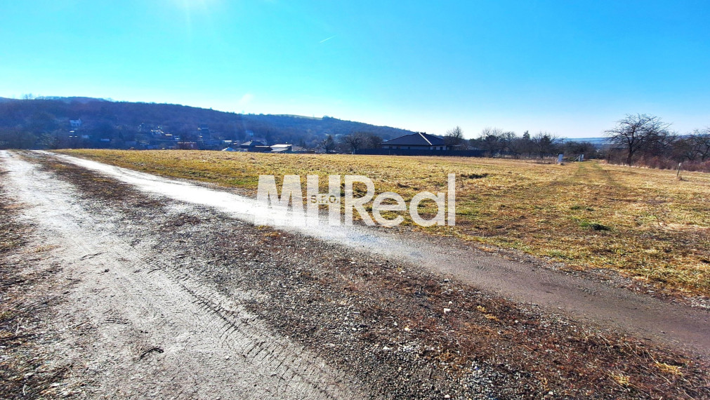 BYSTER - Sady nad Torysou stavebný pozemok v novej časti obce 914 m2