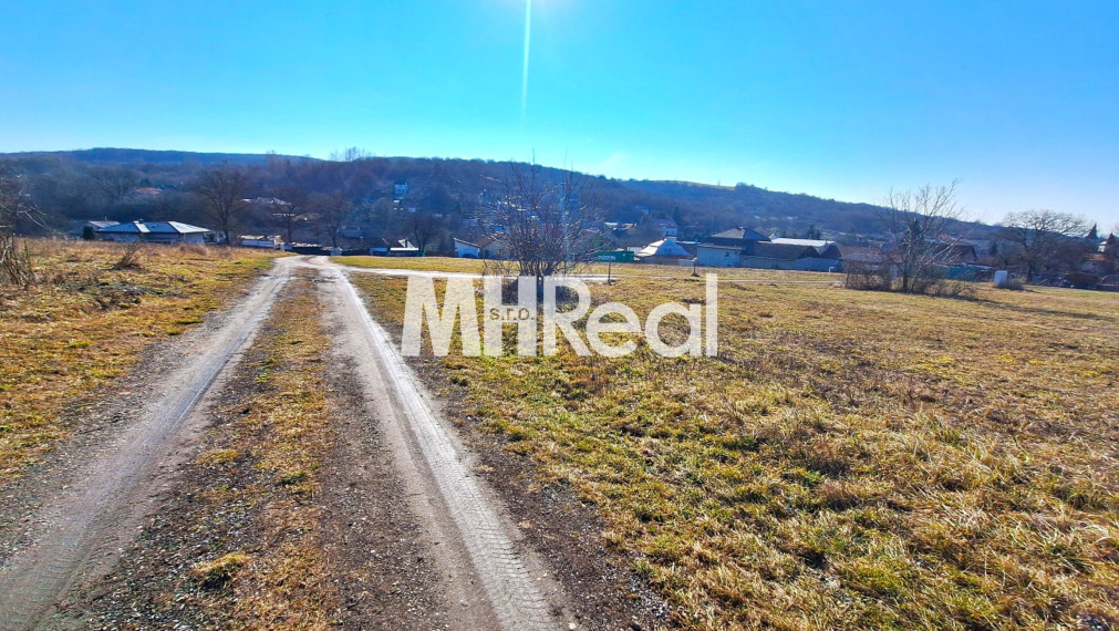 BYSTER - Sady nad Torysou stavebný pozemok v novej časti obce 914 m2