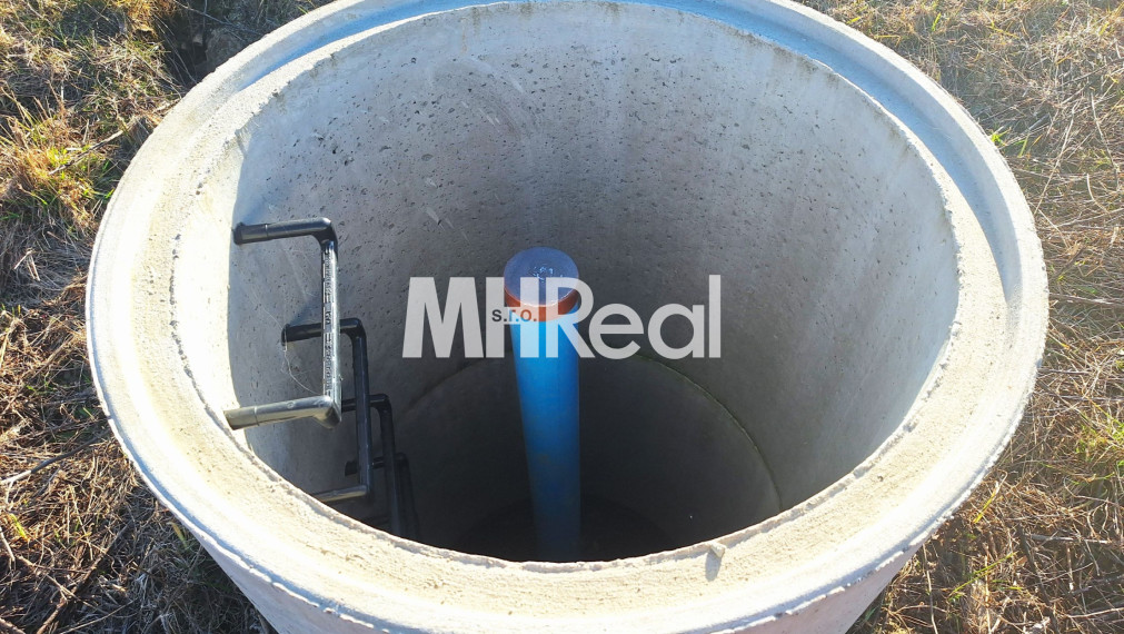 CHRASTNÉ - 3 rovinaté pozemky Pekná lokalita