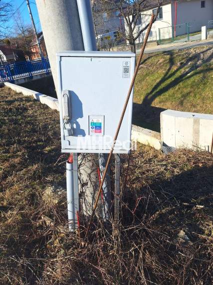 CHRASTNÉ - 3 rovinaté pozemky Pekná lokalita