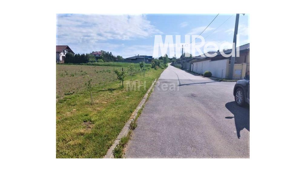 ROZHANOVCE investičný pozemok v blízkosti zástavby domov