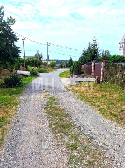 BAČKOVÍK - rovinatý pozemok v zastavanom území 40 EUR/m2 