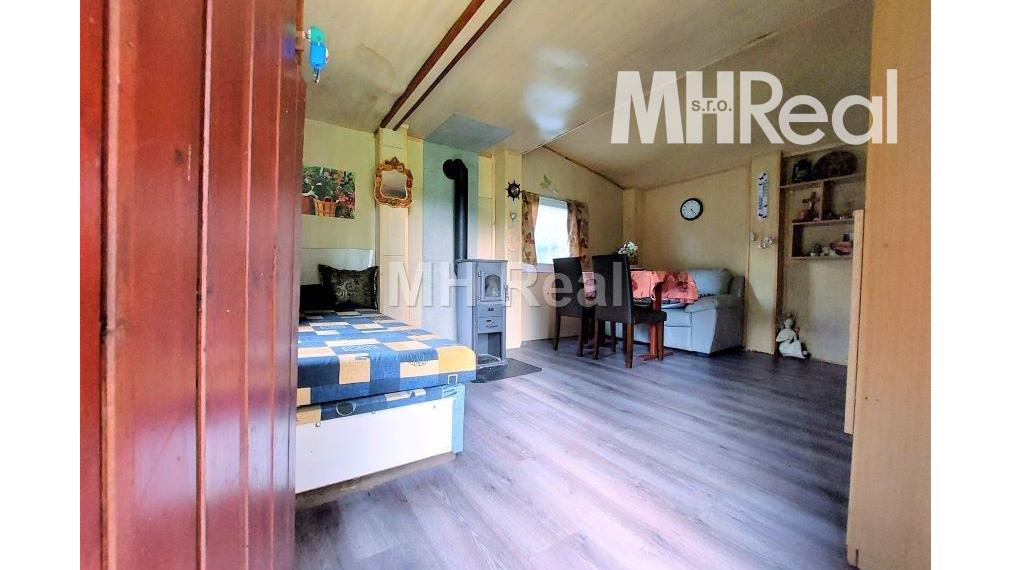 KYSAK rovinatý pozemok s chatkou v v blízkosti obce