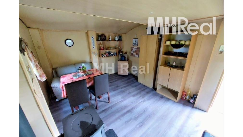 KYSAK rovinatý pozemok s chatkou v v blízkosti obce