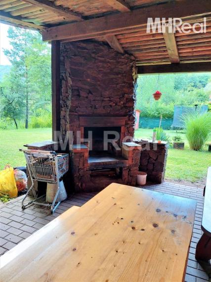 KYSAK rovinatý pozemok s chatkou v v blízkosti obce