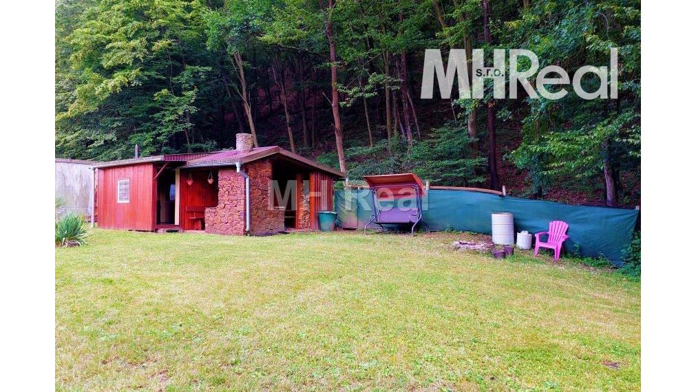KYSAK rovinatý pozemok s chatkou v v blízkosti obce