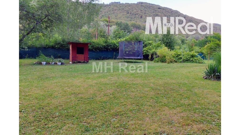 KYSAK rovinatý pozemok s chatkou v v blízkosti obce