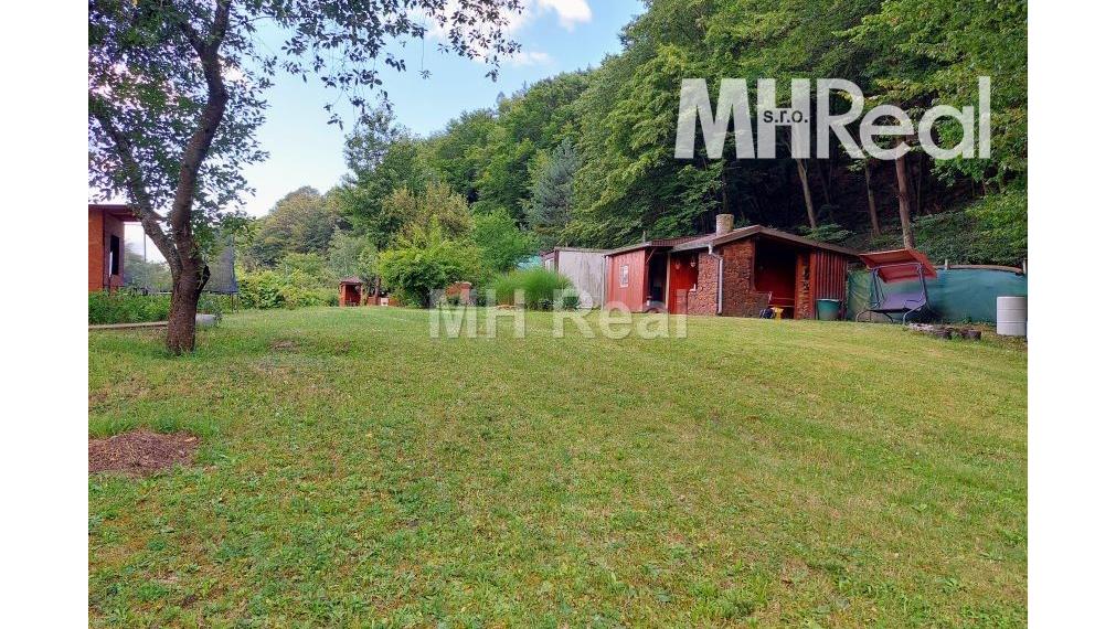 KYSAK rovinatý pozemok s chatkou v v blízkosti obce