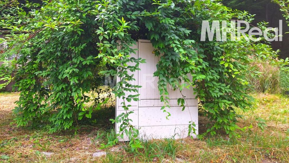 KYSAK rovinatý pozemok s chatkou v v blízkosti obce