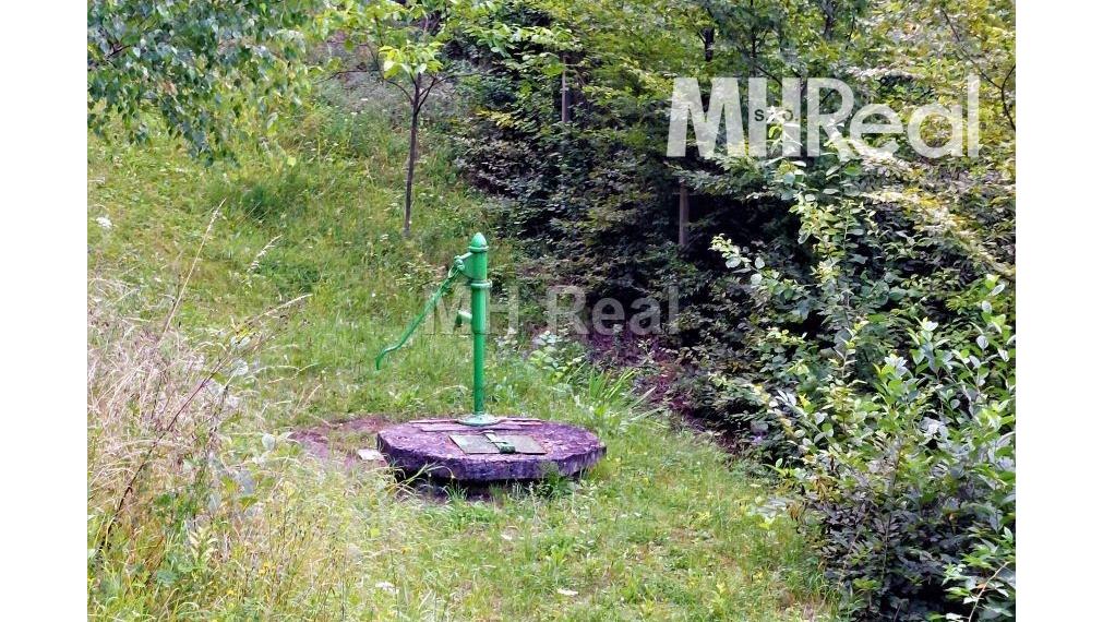 KYSAK rovinatý pozemok s chatkou v v blízkosti obce