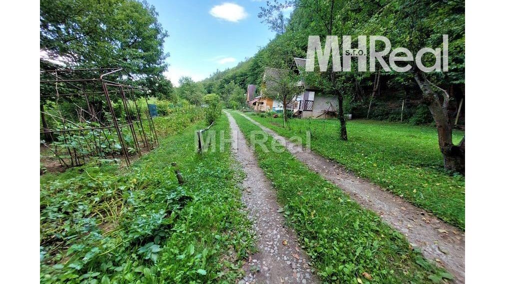 KYSAK rovinatý pozemok s chatkou v v blízkosti obce