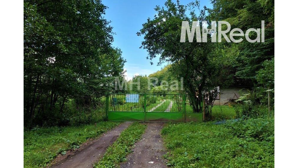 KYSAK rovinatý pozemok s chatkou v v blízkosti obce