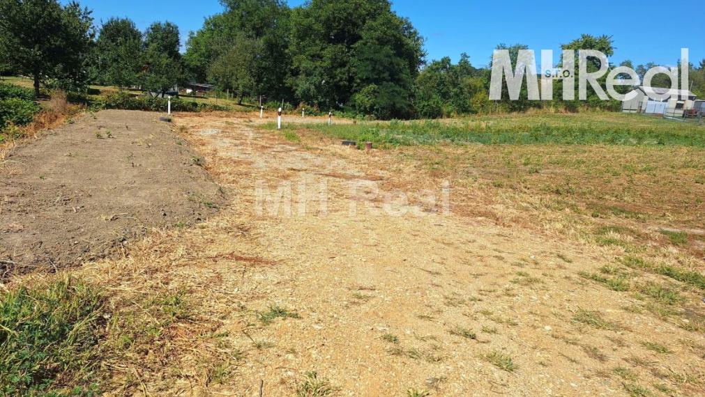 CHRASTNÉ - pozemok so stavebným povolením Tichá lokalita