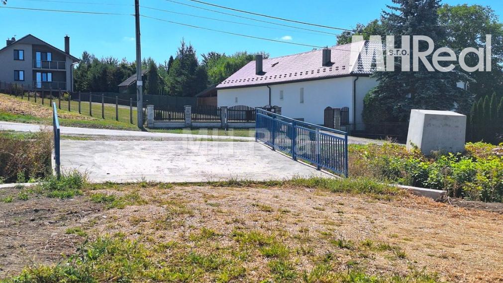 CHRASTNÉ - pozemok so stavebným povolením Tichá lokalita