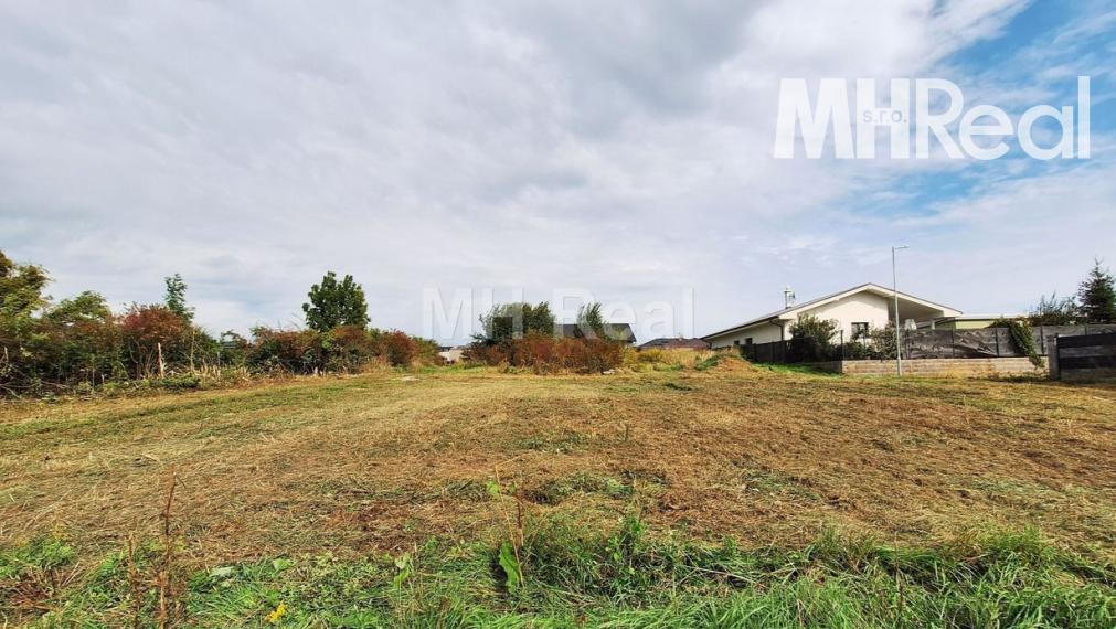 VAJKOVCE - pekný stavebný pozemok o výmere 898 m2