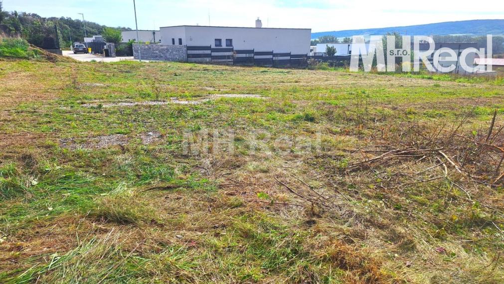 VAJKOVCE - pekný stavebný pozemok o výmere 898 m2