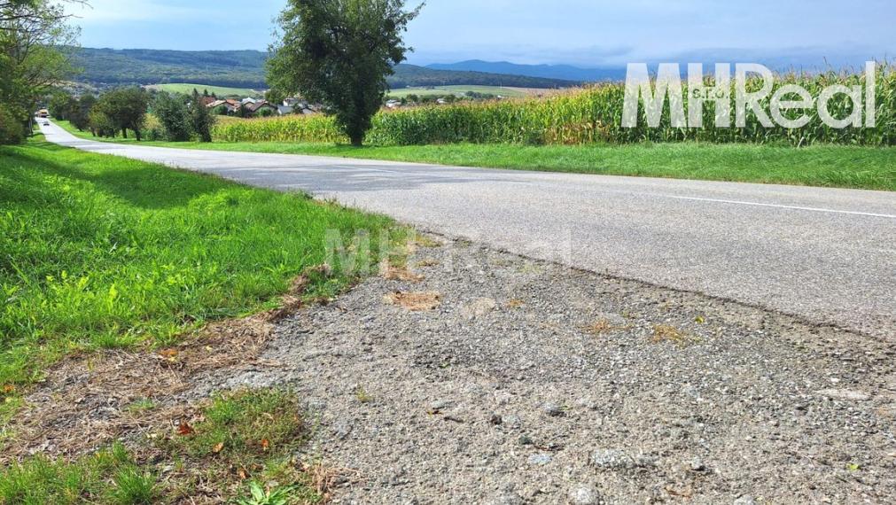 VAJKOVCE - pekný stavebný pozemok o výmere 898 m2