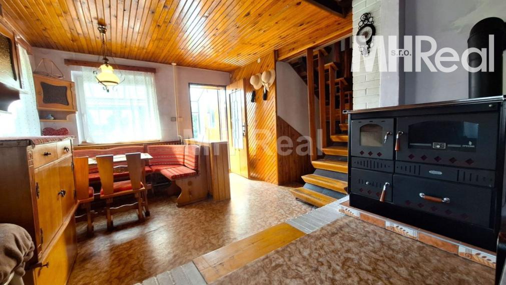 POPROČ - murovaná chata obkolesená prírodou