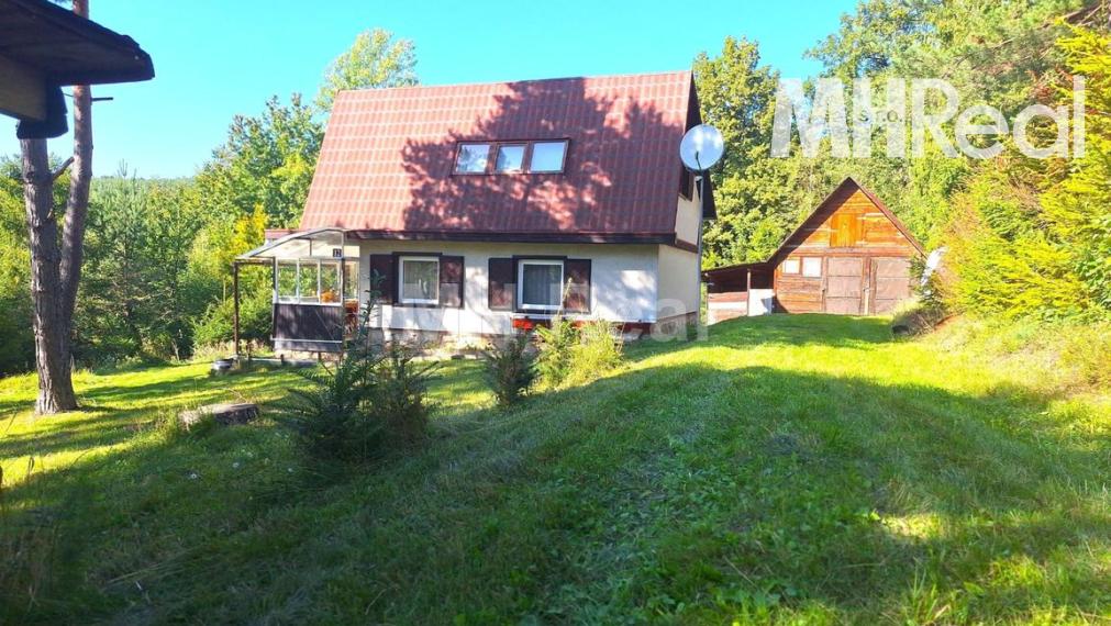 POPROČ - murovaná chata obkolesená prírodou