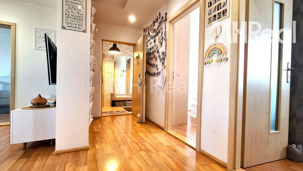 Rezervovaný - ROSNÁ - Juh Kompletne zrek. 4 izbový byt v blízkosti Centra mesta