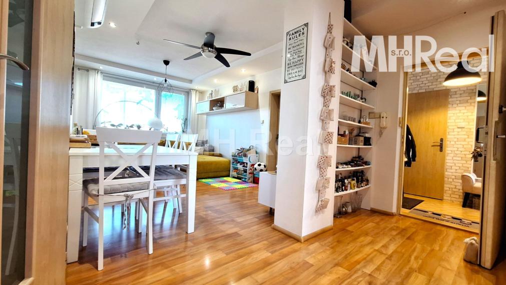 Rezervovaný - ROSNÁ - Juh Kompletne zrek. 4 izbový byt v blízkosti Centra mesta