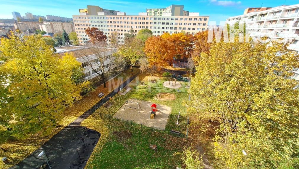 Rezervovaný - ROSNÁ - Juh Kompletne zrek. 4 izbový byt v blízkosti Centra mesta