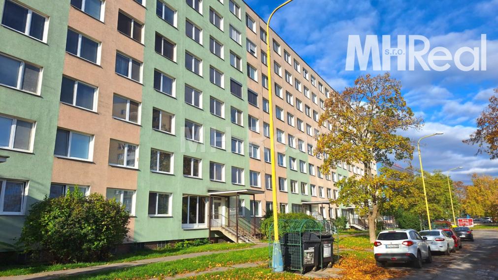 Rezervovaný - ROSNÁ - Juh Kompletne zrek. 4 izbový byt v blízkosti Centra mesta