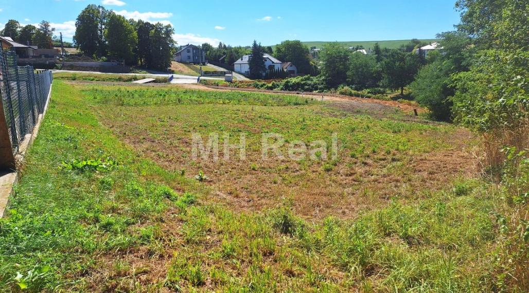 CHRASTNÉ - pozemok so stavebným povolením Tichá lokalita