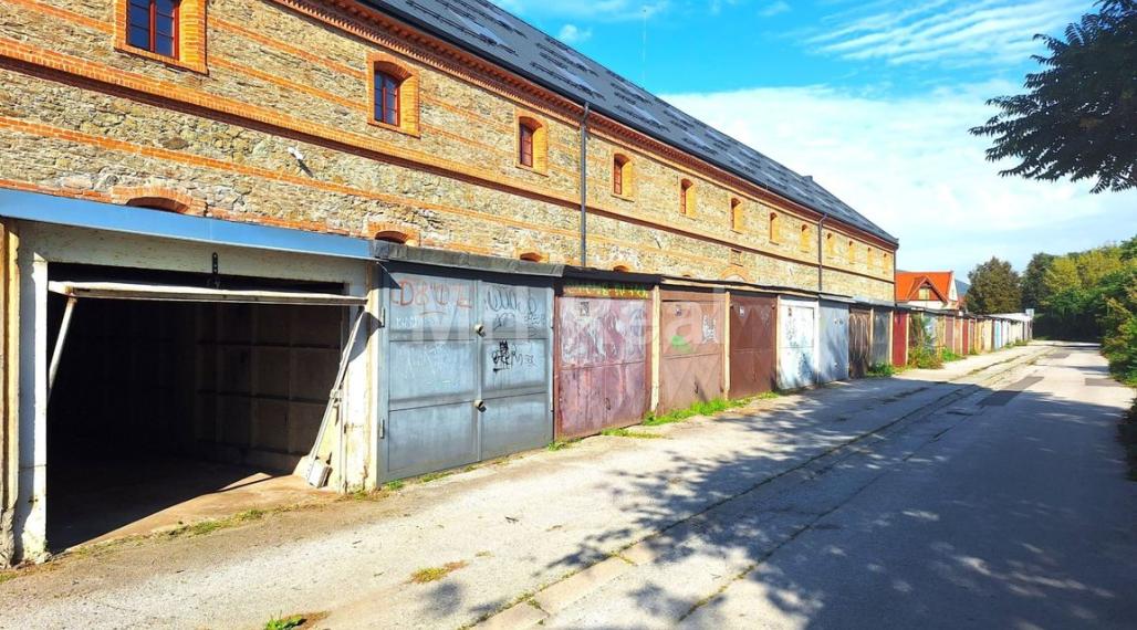 STROMOVÁ - Staré Mesto prenájom radová garáž 17 m2