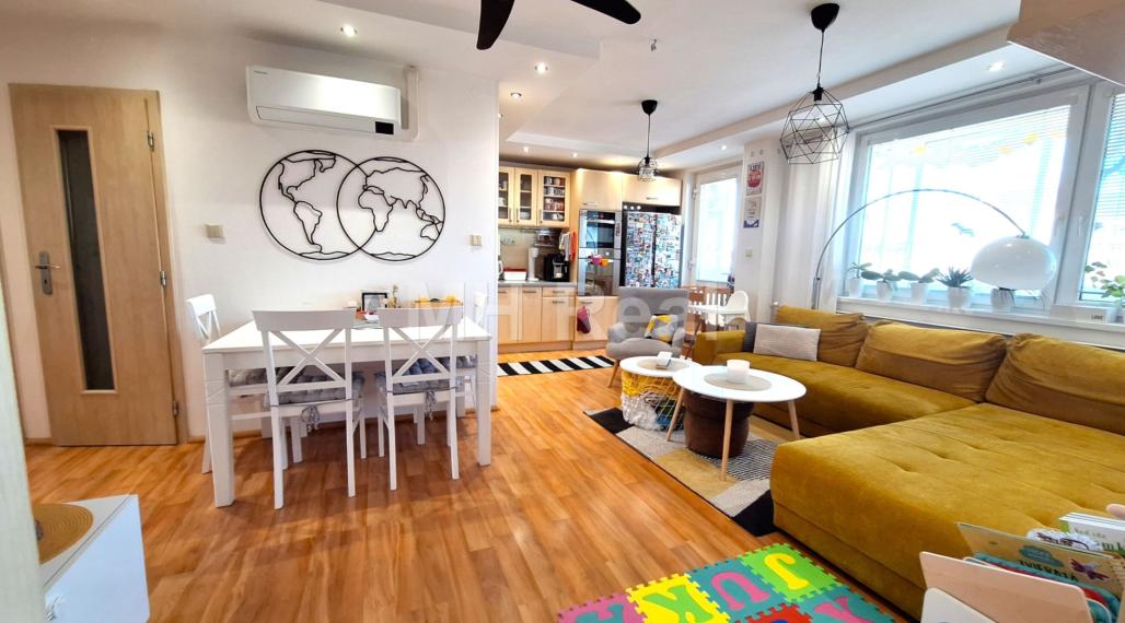 Rezervovaný - ROSNÁ - Juh Kompletne zrek. 4 izbový byt v blízkosti Centra mesta